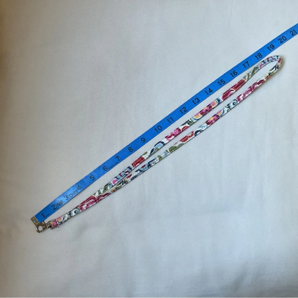 Vera Bradley Lanyard in Retired Pattern Hope Garden - Picture 3 of 3